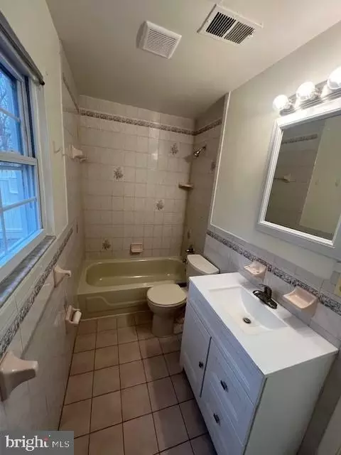 Bath - 1640 Bay Ridge Rd, Edgewater, MD 21037 photo 1 of 1