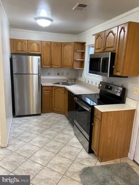 Kitchen - 1640 Bay Ridge Rd, Edgewater, MD 21037 photo 2 of 3