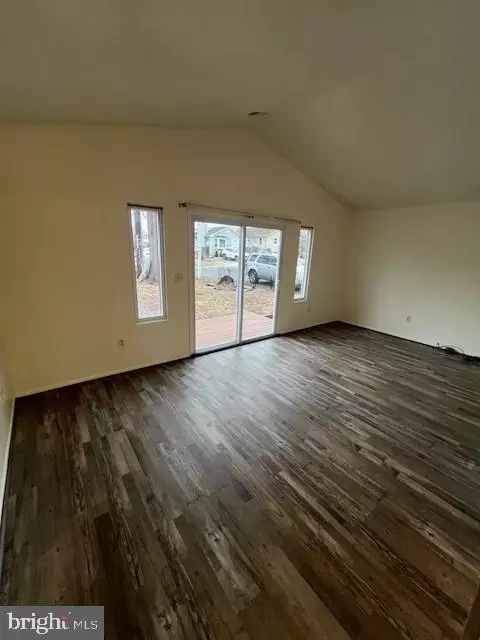 Living - 1640 Bay Ridge Rd, Edgewater, MD 21037 photo 1 of 2