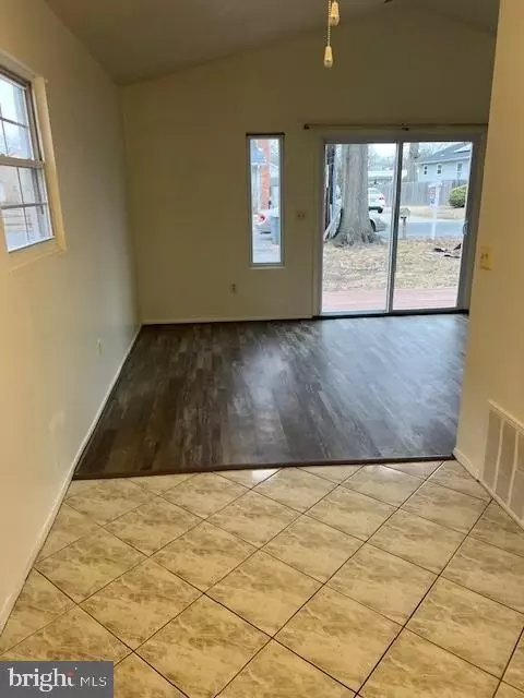 Entry Way - 1640 Bay Ridge Rd, Edgewater, MD 21037 photo 1 of 3