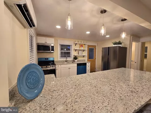 240 Arundel Rd, Pasadena, MD 21122 photo 8