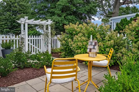 Exterior - 2128 Bay Front Ter, Annapolis, MD 21409 photo 9 of 14