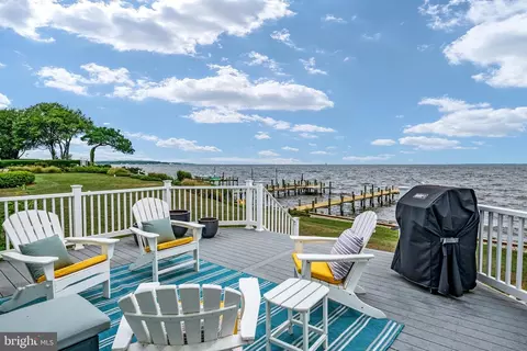 Exterior - 2128 Bay Front Ter, Annapolis, MD 21409 photo 7 of 14