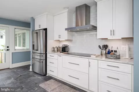 Kitchen - 2128 Bay Front Ter, Annapolis, MD 21409 photo 2 of 3