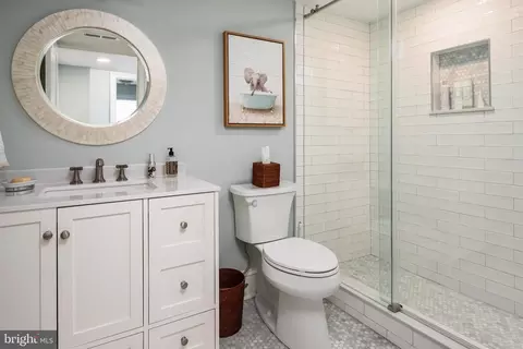 Bath - 2128 Bay Front Ter, Annapolis, MD 21409 photo 4 of 5