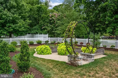 Exterior - 2128 Bay Front Ter, Annapolis, MD 21409 photo 13 of 14