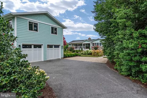 Exterior - 2128 Bay Front Ter, Annapolis, MD 21409 photo 11 of 14