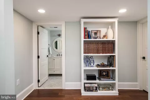 Entry Way - 2128 Bay Front Ter, Annapolis, MD 21409 photo 3 of 4