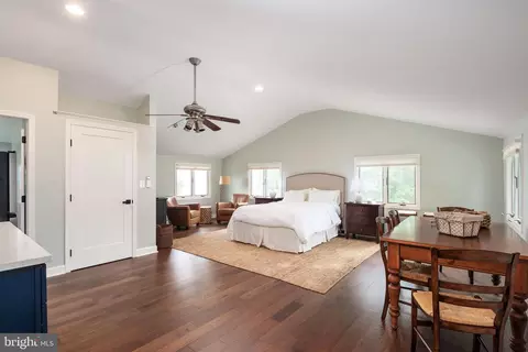 Bedroom - 2128 Bay Front Ter, Annapolis, MD 21409 photo 6 of 7
