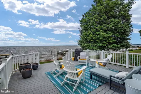 Exterior - 2128 Bay Front Ter, Annapolis, MD 21409 photo 6 of 14