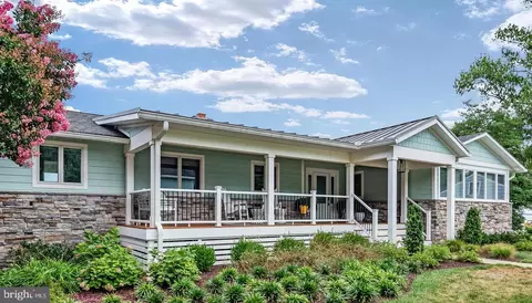 Exterior - 2128 Bay Front Ter, Annapolis, MD 21409 photo 2 of 14