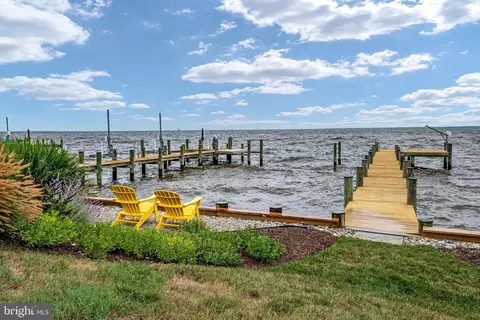 View/Area - 2128 Bay Front Ter, Annapolis, MD 21409 photo 3 of 5