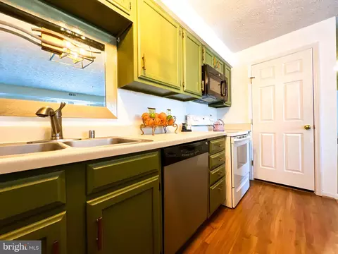 Kitchen - 705 Deering Rd #5E, Pasadena, MD 21122 photo 3 of 4