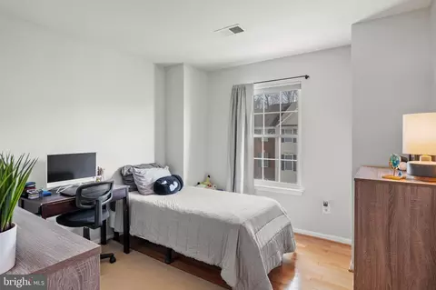 Bedroom - 2134 Millhaven Dr #134, Edgewater, MD 21037 photo 3 of 5