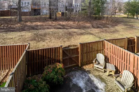 Exterior - 2134 Millhaven Dr #134, Edgewater, MD 21037 photo 5 of 6