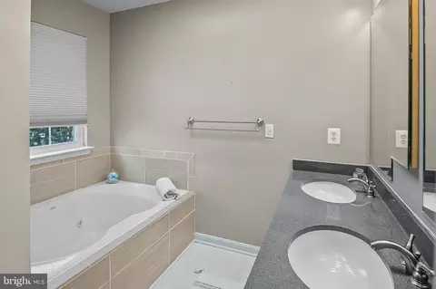 Bath - 2134 Millhaven Dr #134, Edgewater, MD 21037 photo 2 of 3
