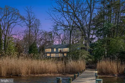 1910 Hidden Point Rd, Annapolis, MD 21409