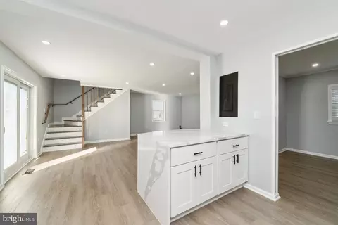 Entry Way - 701 Kingfisher Rd, Deale, MD 20751 photo 5 of 12