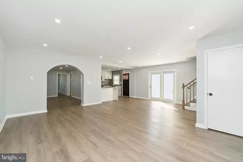 Living - 701 Kingfisher Rd, Deale, MD 20751 photo 4 of 4