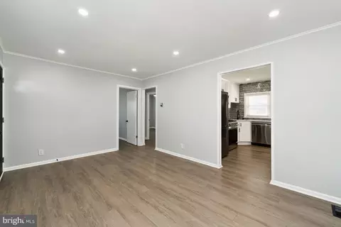 Entry Way - 701 Kingfisher Rd, Deale, MD 20751 photo 3 of 12