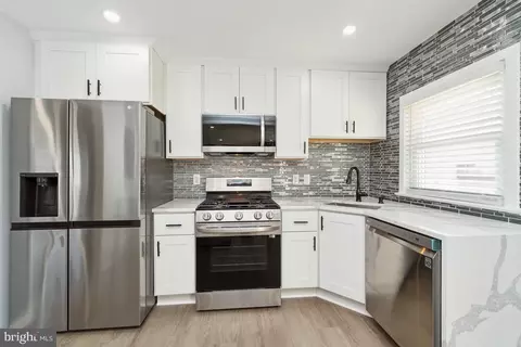 Kitchen - 701 Kingfisher Rd, Deale, MD 20751 photo 2 of 3