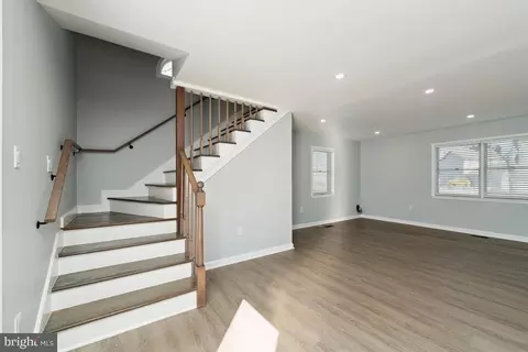 Entry Way - 701 Kingfisher Rd, Deale, MD 20751 photo 6 of 12