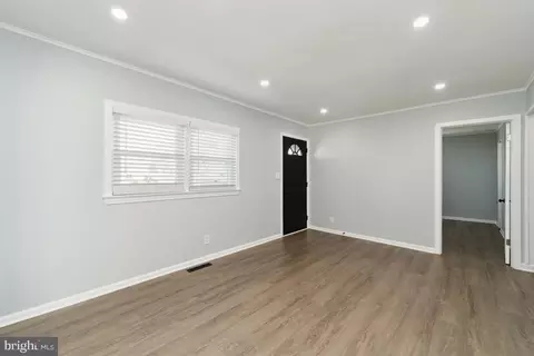 Entry Way - 701 Kingfisher Rd, Deale, MD 20751 photo 2 of 12