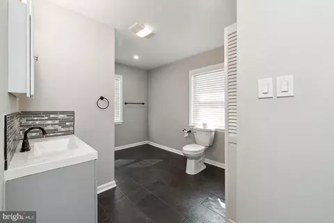 Entry Way - 701 Kingfisher Rd, Deale, MD 20751 photo 7 of 12
