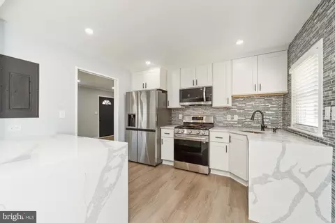 Kitchen - 701 Kingfisher Rd, Deale, MD 20751 photo 3 of 3