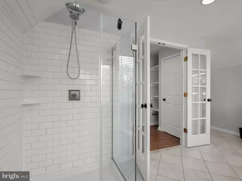 Bath - 8165 Bayside Dr, Pasadena, MD 21122 photo 3 of 6