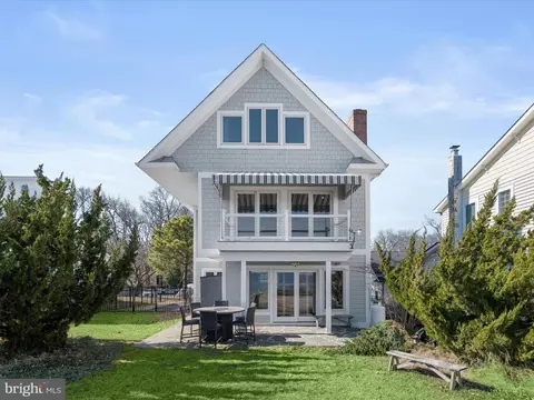 Exterior - 8165 Bayside Dr, Pasadena, MD 21122 photo 3 of 8