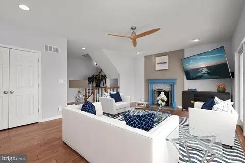 Living - 8165 Bayside Dr, Pasadena, MD 21122 photo 5 of 9