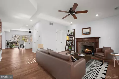 Living - 8165 Bayside Dr, Pasadena, MD 21122 photo 7 of 9