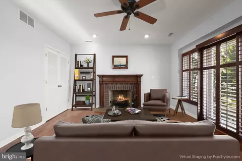 Living - 8165 Bayside Dr, Pasadena, MD 21122 photo 8 of 9