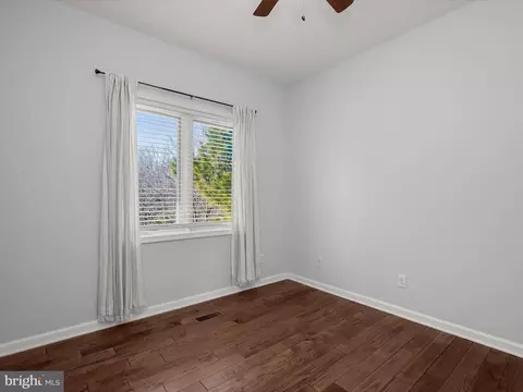 Bedroom - 8165 Bayside Dr, Pasadena, MD 21122 photo 5 of 7