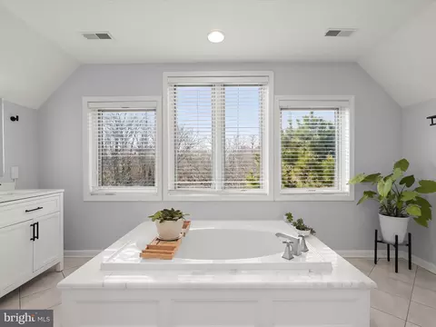 Bath - 8165 Bayside Dr, Pasadena, MD 21122 photo 1 of 6