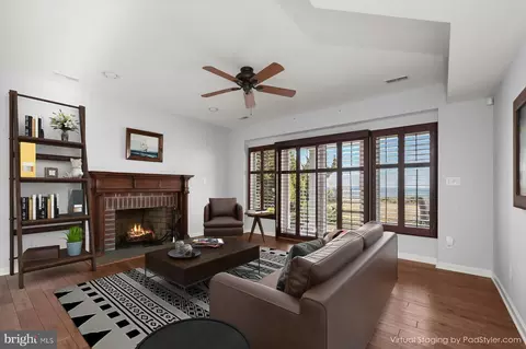 Living - 8165 Bayside Dr, Pasadena, MD 21122 photo 6 of 9