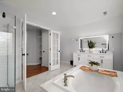 Bath - 8165 Bayside Dr, Pasadena, MD 21122 photo 2 of 6