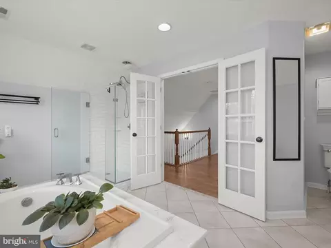 Bath - 8165 Bayside Dr, Pasadena, MD 21122 photo 4 of 6