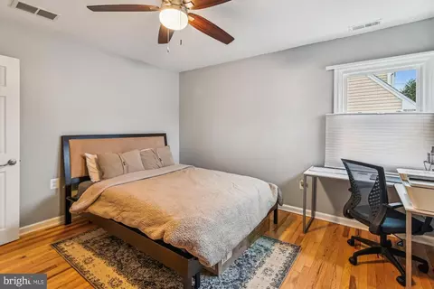 Bedroom - 2925 Chestnut Rd, Edgewater, MD 21037 photo 3 of 4