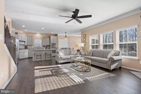 7607 Gigur Dr, Hanover, MD 21076 photo 4