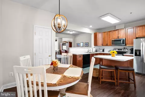 Dining - 866 Stonehurst Ct, Annapolis, MD 21409 photo 2 of 2