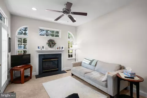 Living - 866 Stonehurst Ct, Annapolis, MD 21409 photo 2 of 2