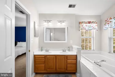 Bath - 866 Stonehurst Ct, Annapolis, MD 21409 photo 2 of 3