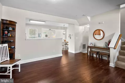 Entry Way - 866 Stonehurst Ct, Annapolis, MD 21409 photo 4 of 6