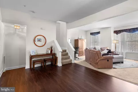 Entry Way - 866 Stonehurst Ct, Annapolis, MD 21409 photo 5 of 6