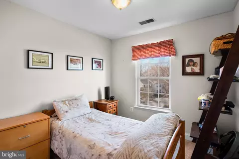 Bedroom - 866 Stonehurst Ct, Annapolis, MD 21409 photo 4 of 4