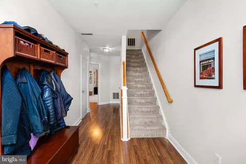 Entry Way - 866 Stonehurst Ct, Annapolis, MD 21409 photo 2 of 6