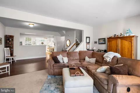 Entry Way - 866 Stonehurst Ct, Annapolis, MD 21409 photo 3 of 6