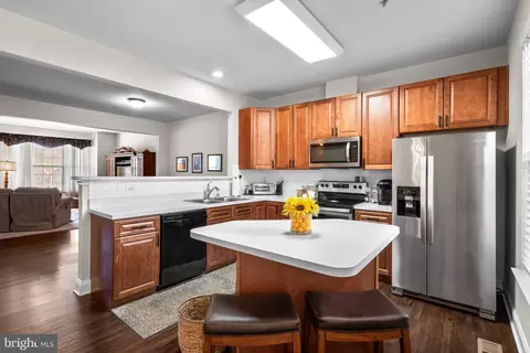 Kitchen - 866 Stonehurst Ct, Annapolis, MD 21409 photo 2 of 4